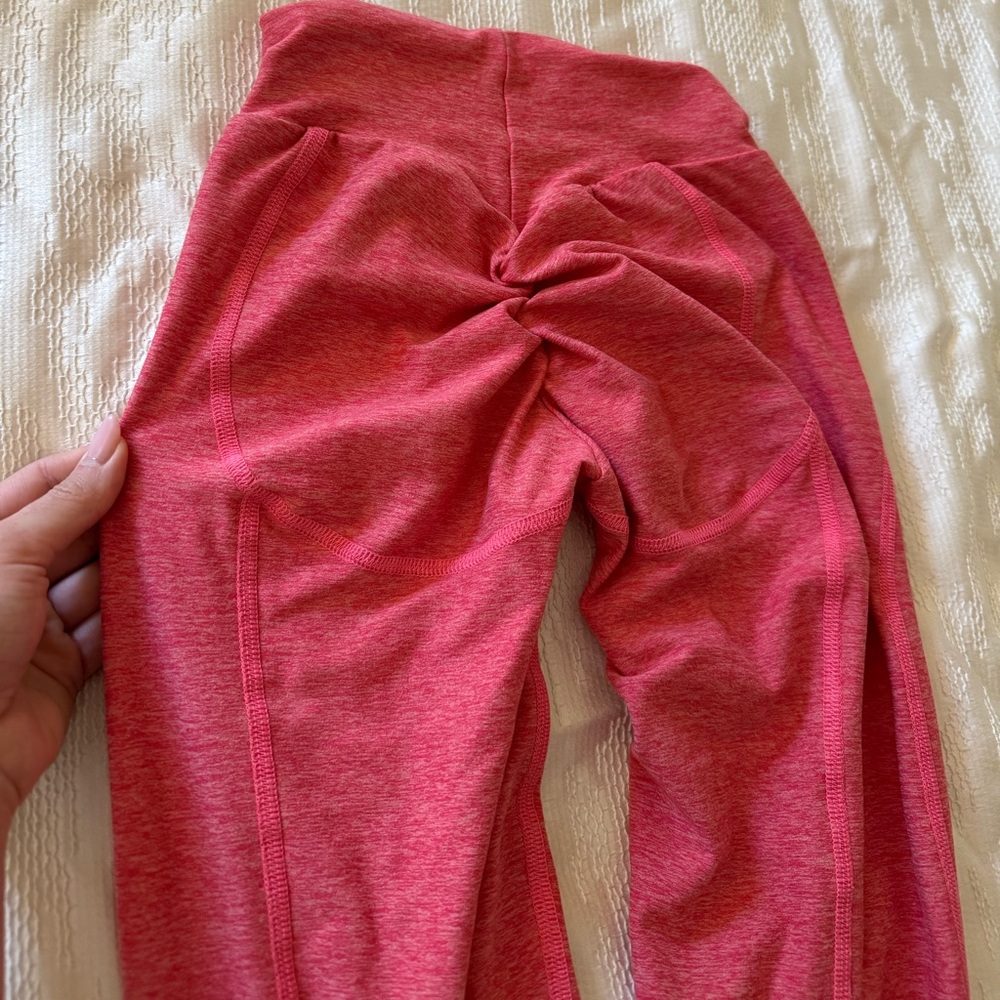 Beautiful sculpted Bombshell sportswear leggings size XS watermelon color